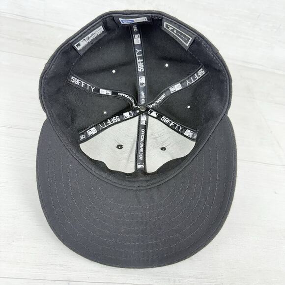 Chicago White Sox Hat Cap Fitted Mens 7 1/8 Black MLB Baseball New Era On Field - Picture 7 of 11